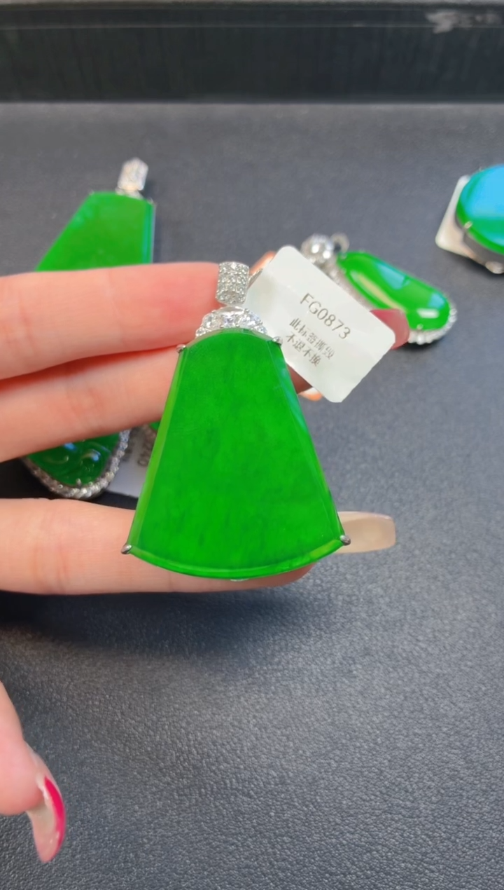 颈饰银S925镶嵌翡翠吊坠