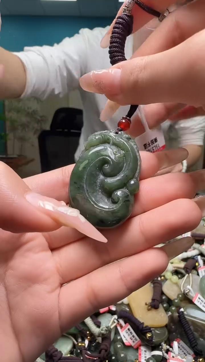 颈饰未镶嵌和田玉多样性发一