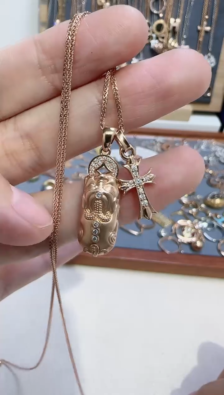 【闪购商品】钻石颈饰18K金镶嵌多样性发货发其一