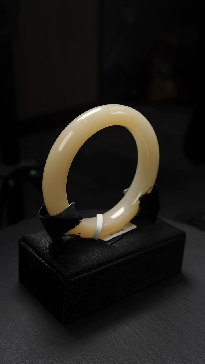 未镶嵌手镯和田玉白玉蜂蜜水手镯55.3圈