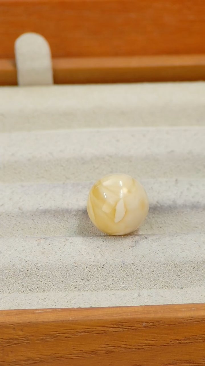 【闪购商品】蜜蜡裸石未镶嵌俄料微瑕12.8mm1.204克