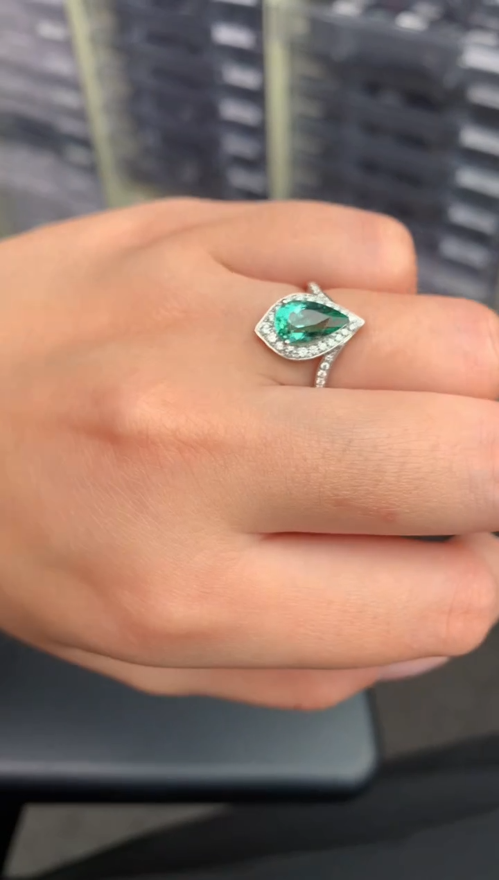 【闪购商品】碧玺戒指18K金镶嵌1.6ct 绿碧玺戒指