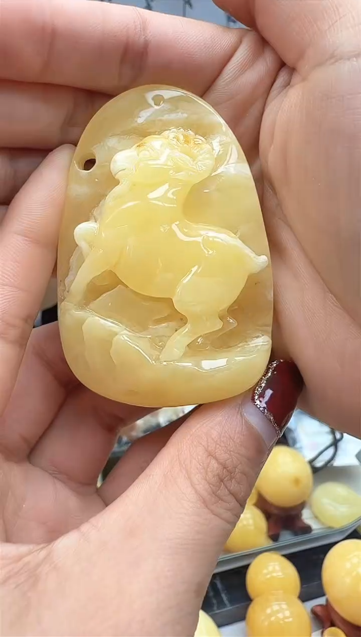 【闪购商品】琥珀裸石未镶嵌挂坠