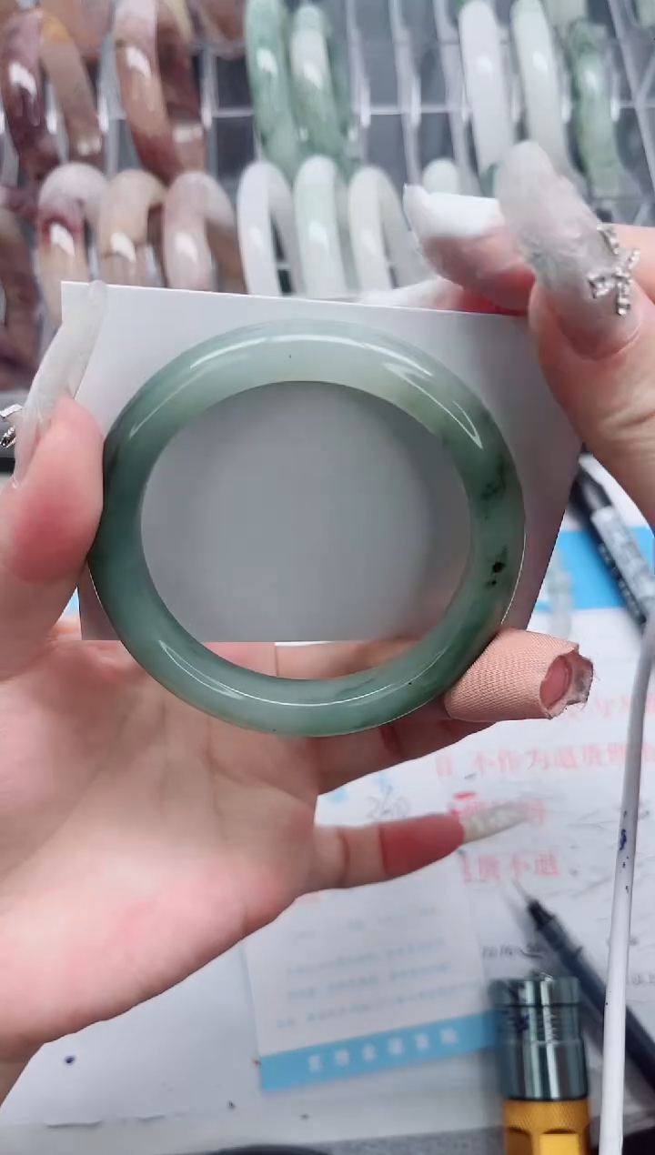 【闪购商品】石英质玉手镯未镶嵌A360-58.2