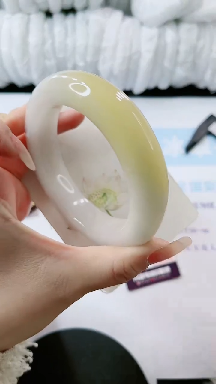 【闪购商品】石英质玉手镯未镶嵌多样性发货E601-65