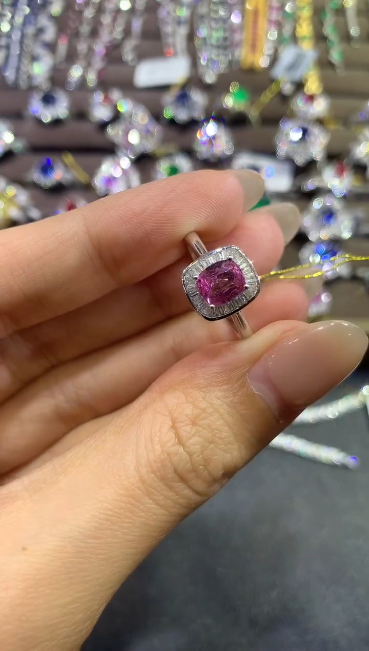 【闪购商品】彩色蓝宝石戒指18K金镶嵌a432       