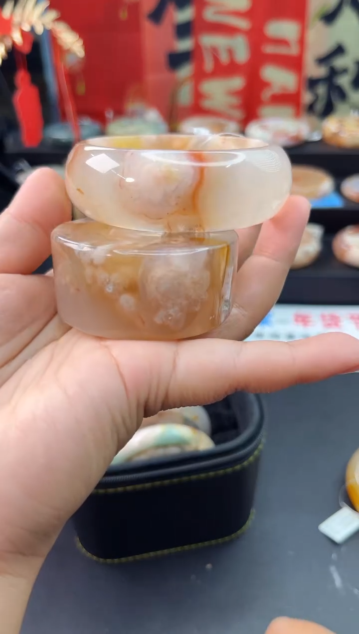 【闪购商品】石英质玉手镯未镶嵌赠送镯心（55圈口）