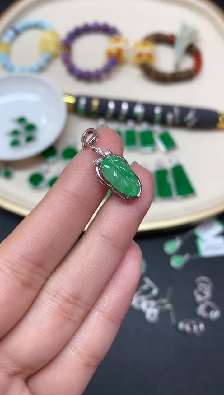 【闪购商品】翡翠吊坠(不含链)18K金镶嵌吊坠A30|1680