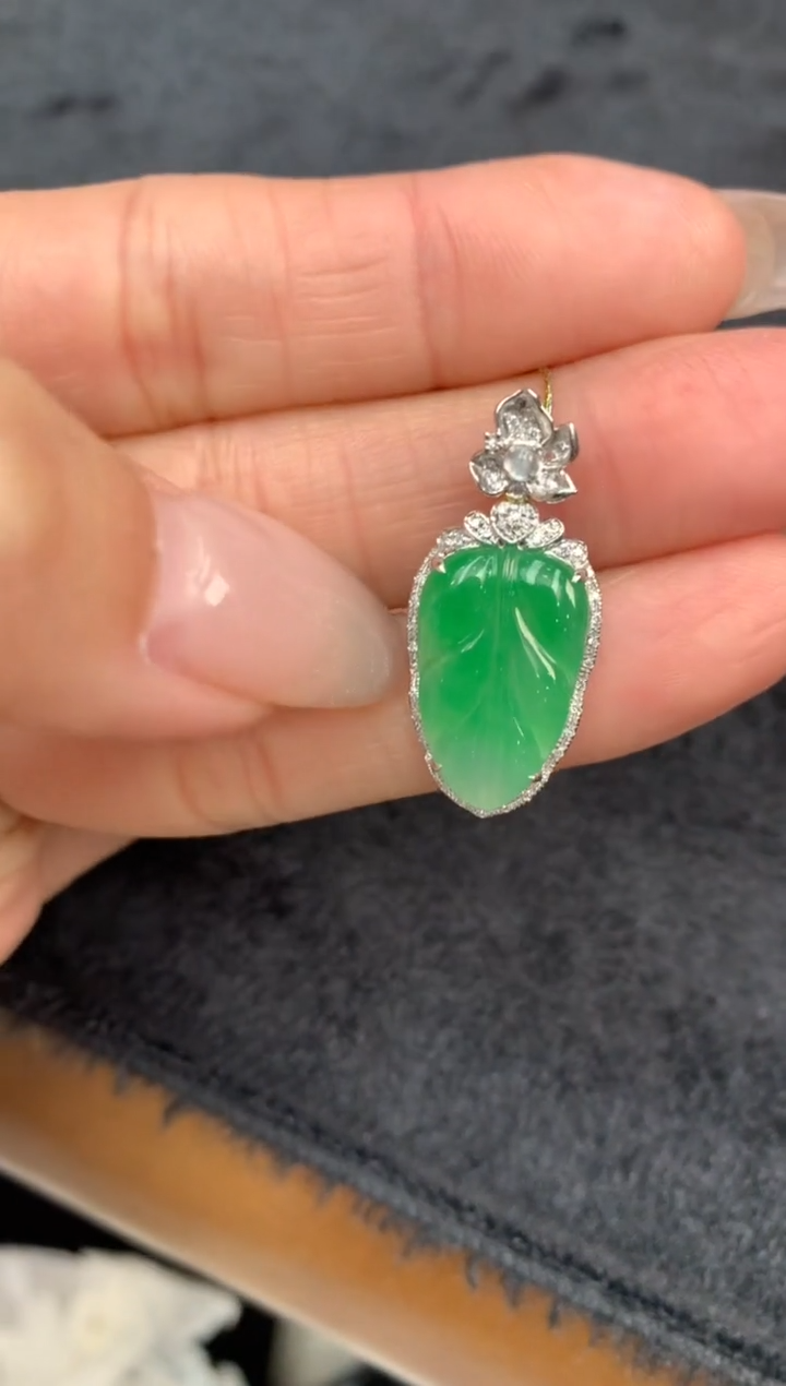 【闪购商品】翡翠颈饰18K金镶嵌叶子