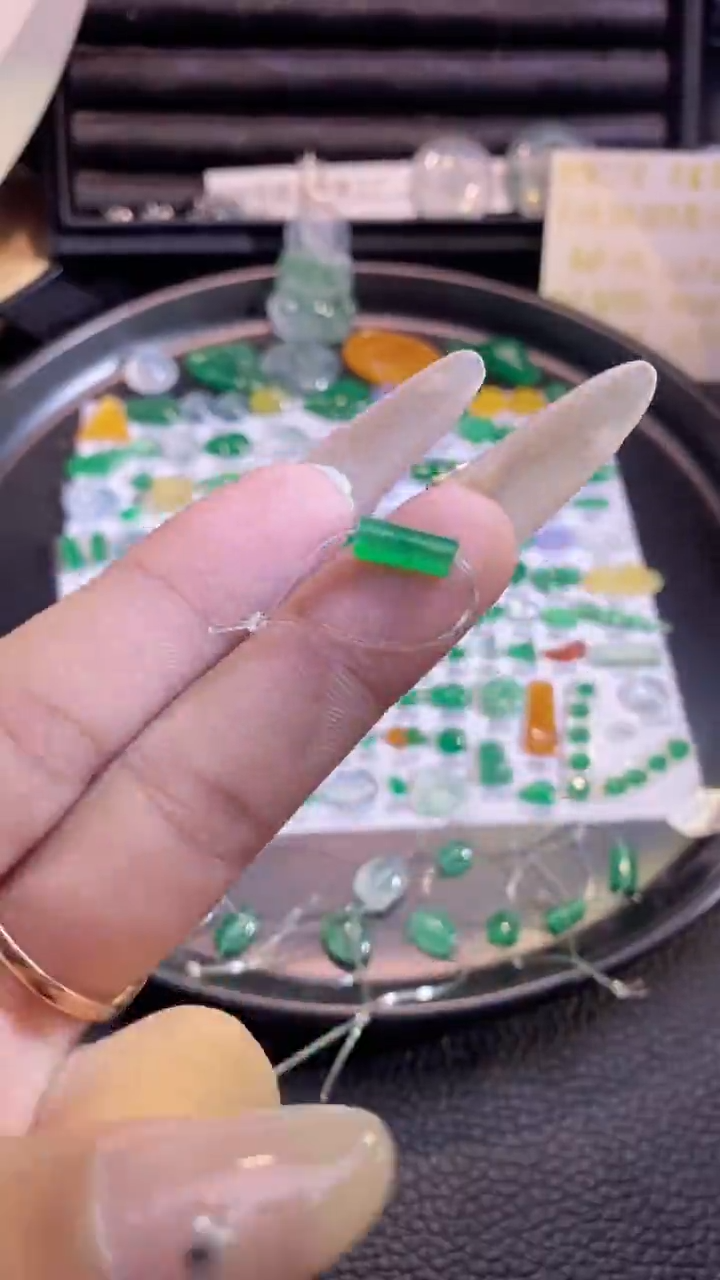 翡翠挂件未镶嵌珠子