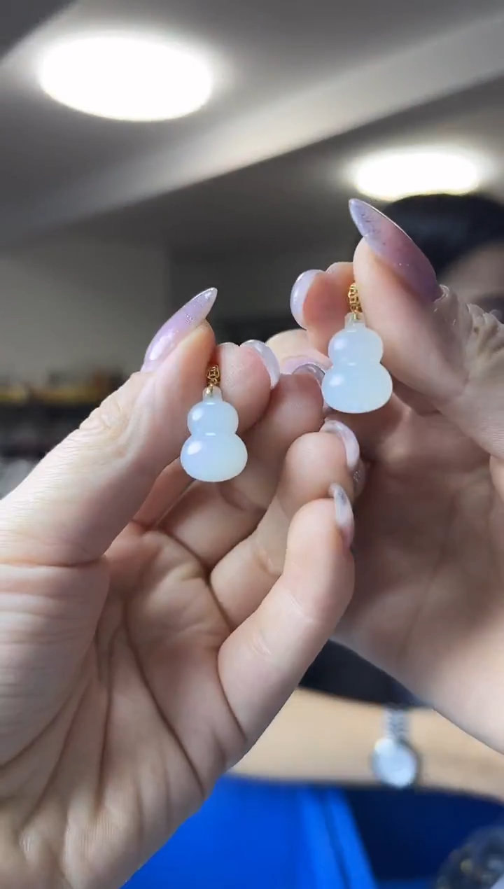 颈饰18K金镶嵌和田玉（多样性发一件）