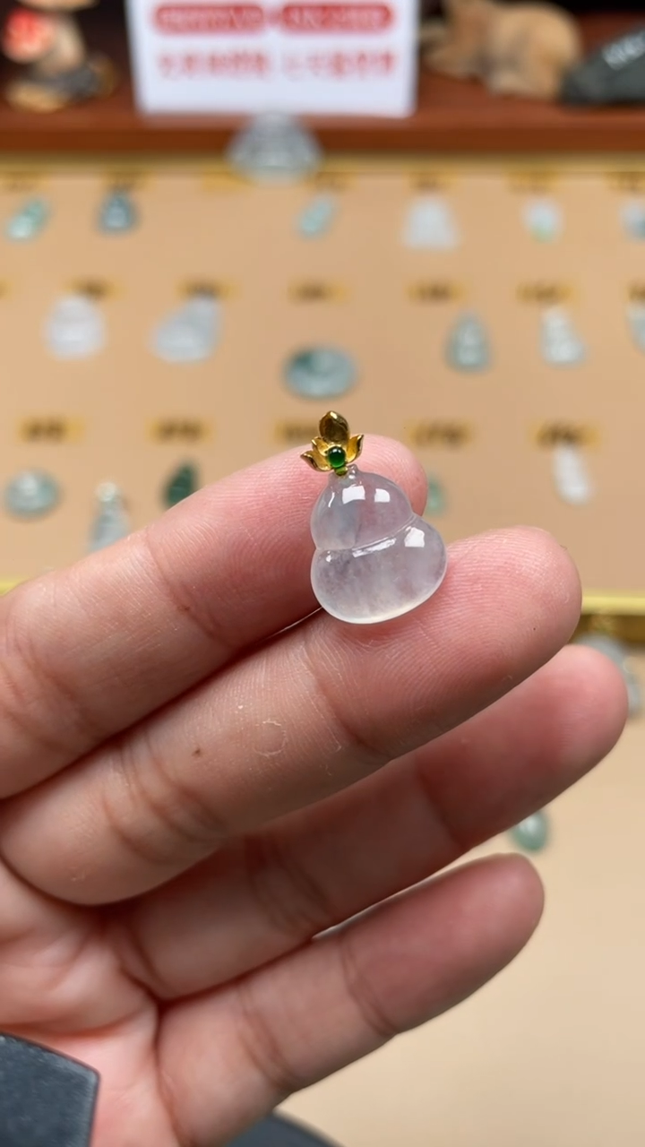 翡翠18K金镶嵌颈饰葫芦