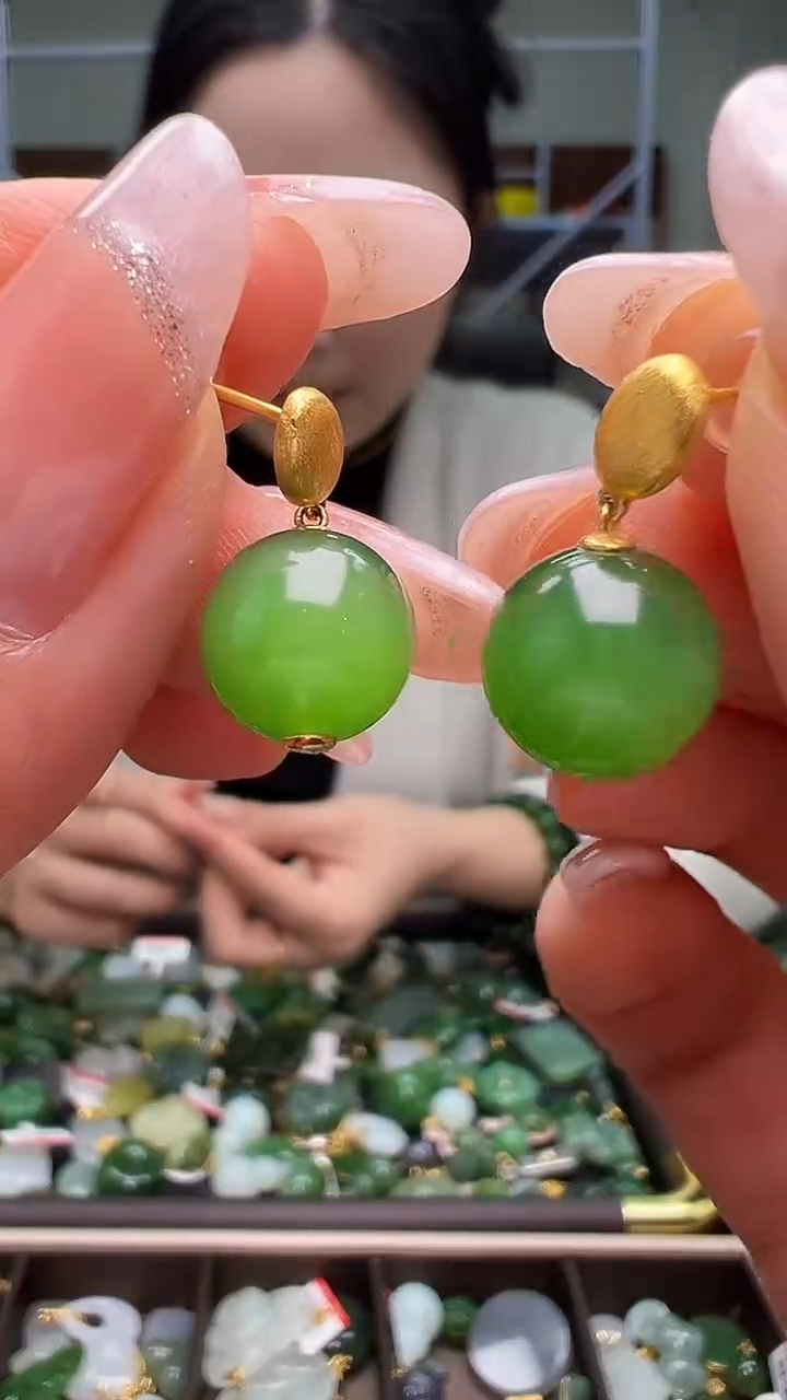 颈饰18K金镶嵌和田玉(多样性发货.发其一）11.08.124