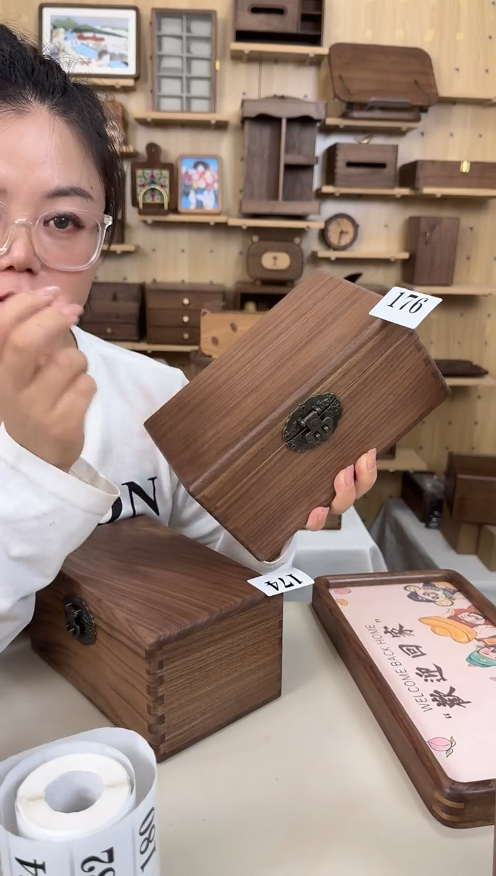 木176号特价微瑕北美黑胡桃文玩盒带内衬