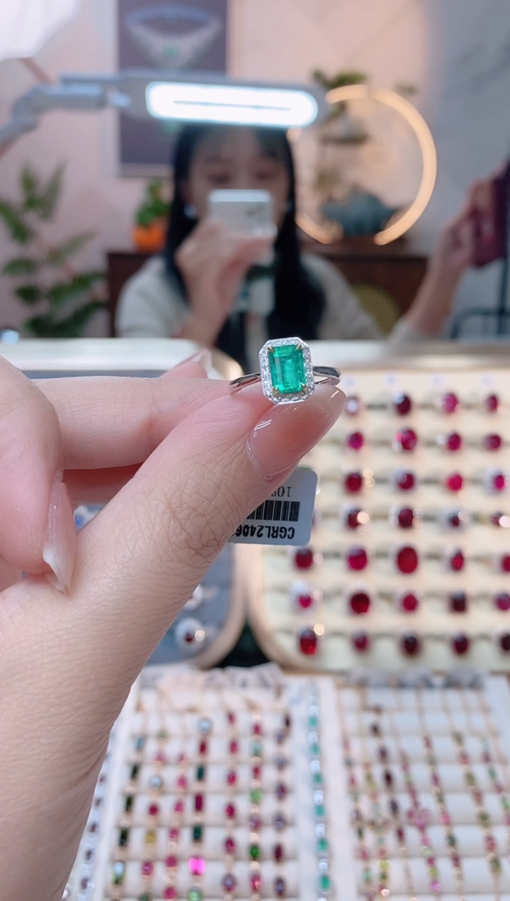 【闪购商品】祖母绿18K金戒指18K金镶嵌1