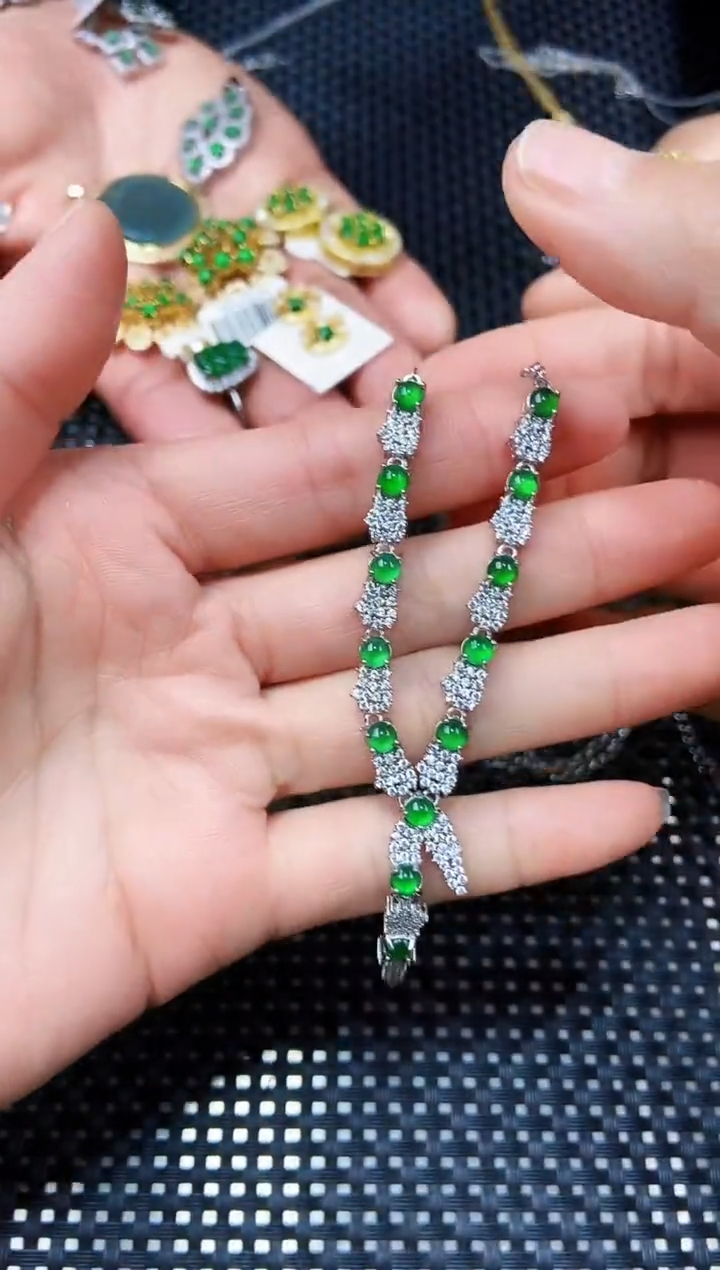 【闪购商品】翡翠颈饰未镶嵌11111111