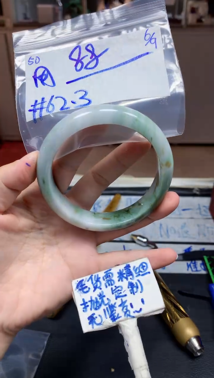 未镶嵌定制翡翠用****250毛货需精细抛光手镯拍一发一