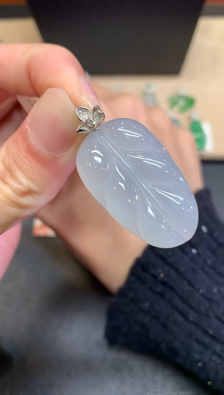 【闪购商品】翡翠颈饰18K金镶嵌叶子【无服务费】