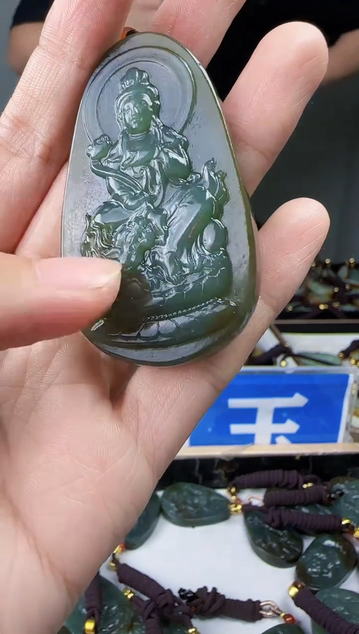 和田玉未镶嵌颈饰1