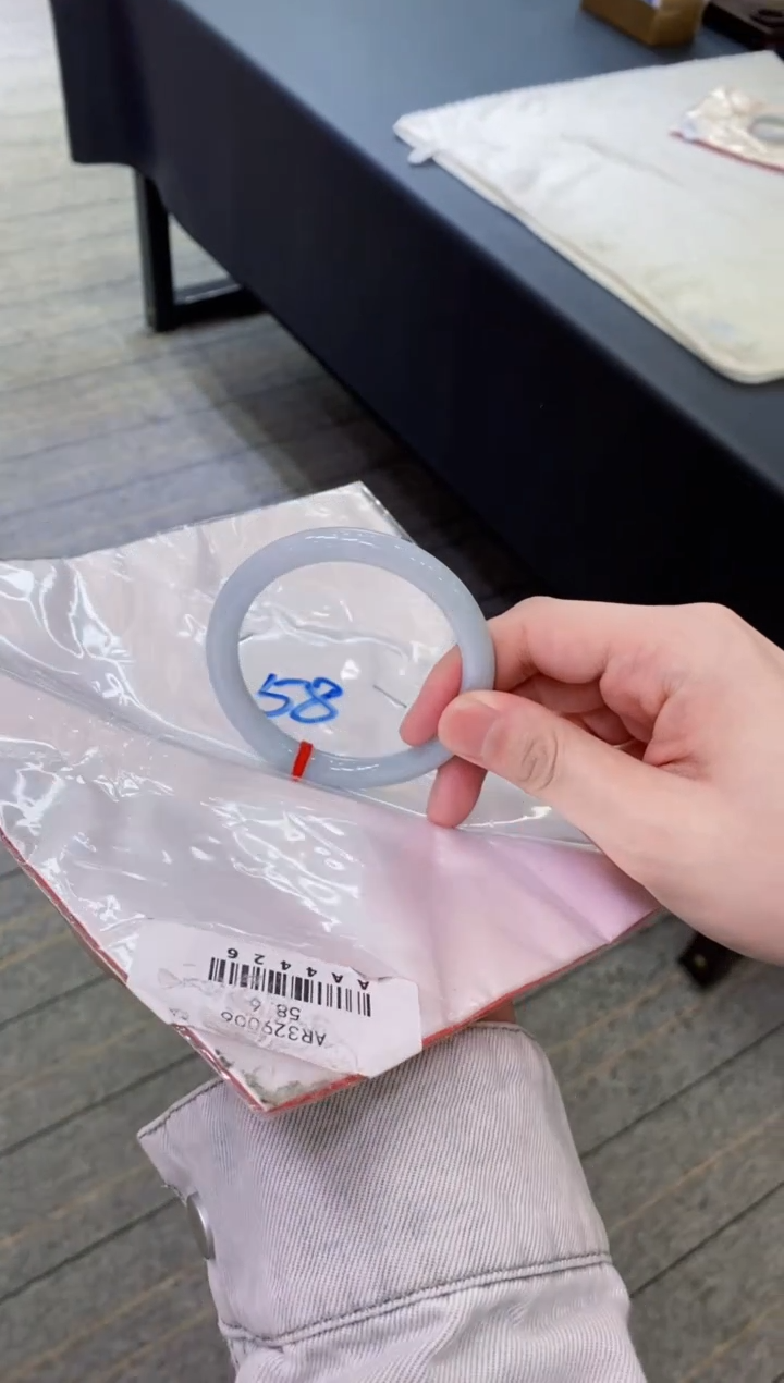 【闪购商品】翡翠手镯未镶嵌              