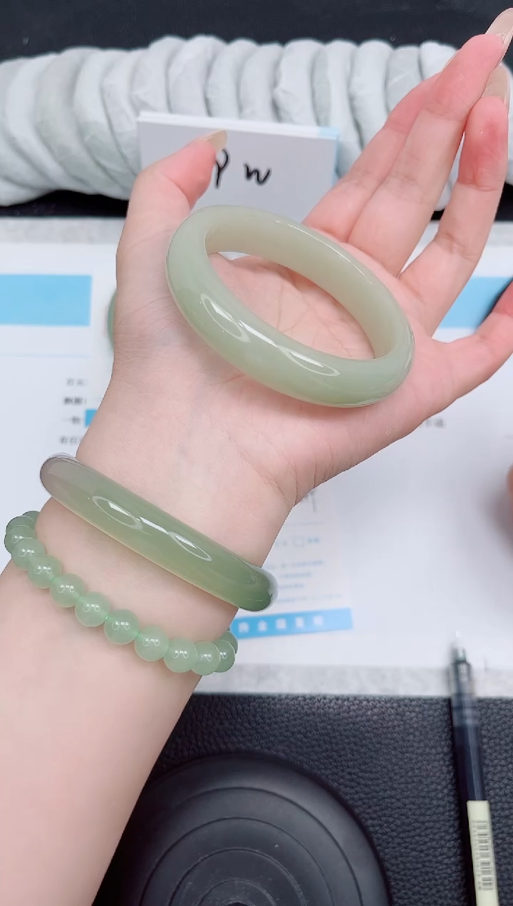 未镶嵌手镯石英质玉235-58.9