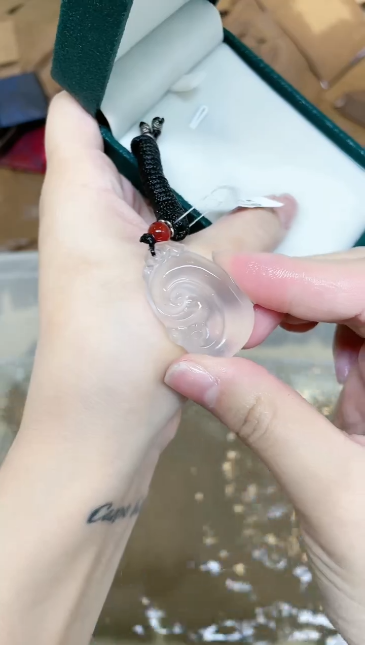 石英质玉手镯未镶嵌如意