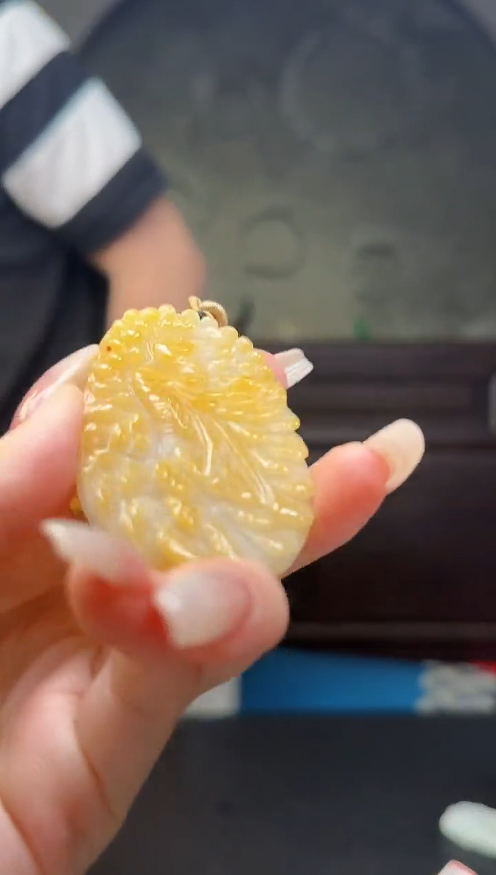 翡翠未镶嵌吊坠(不含链)67