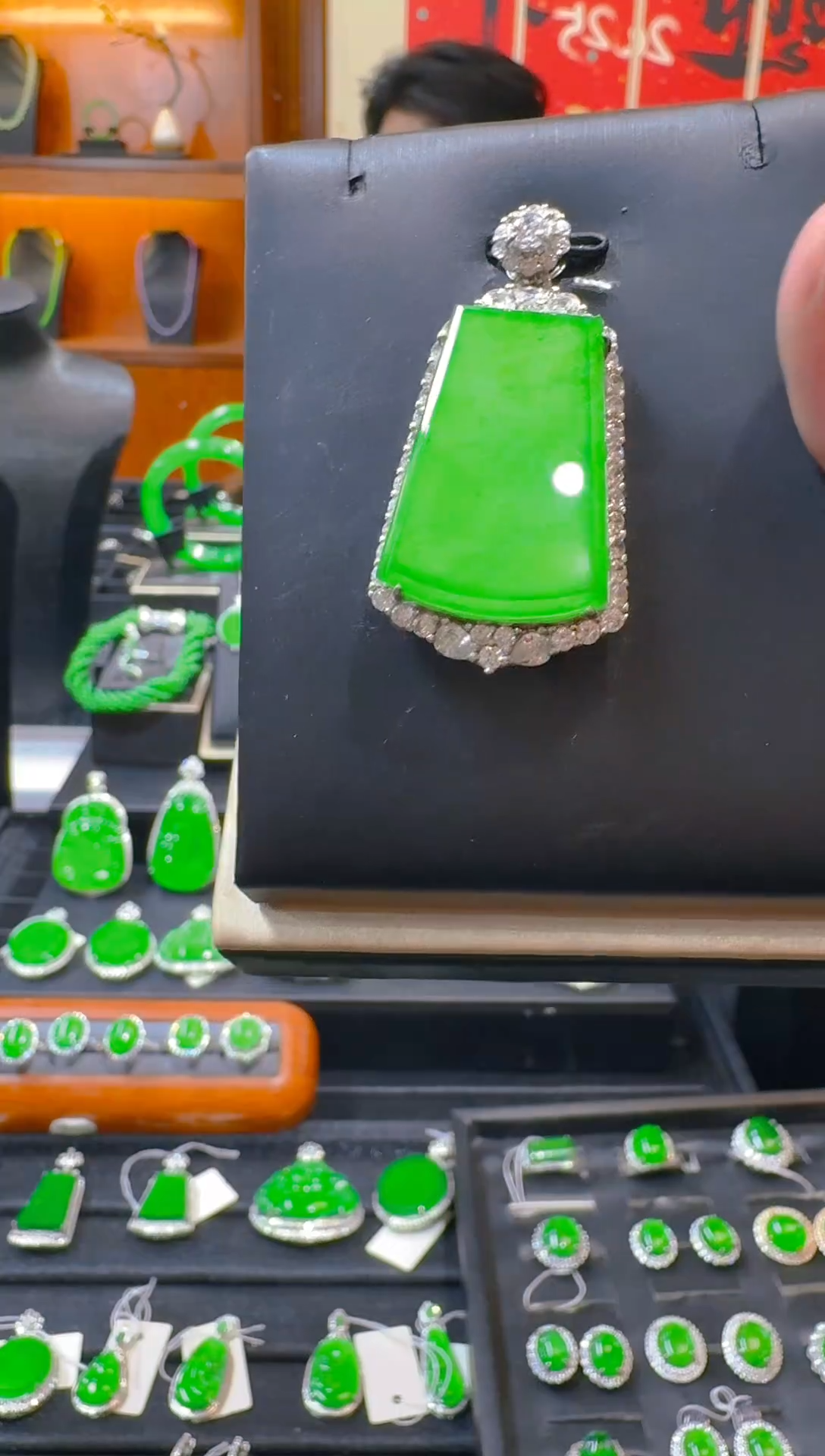 【闪购商品】翡翠吊坠(赠链)银S925镶嵌天然A货翡翠