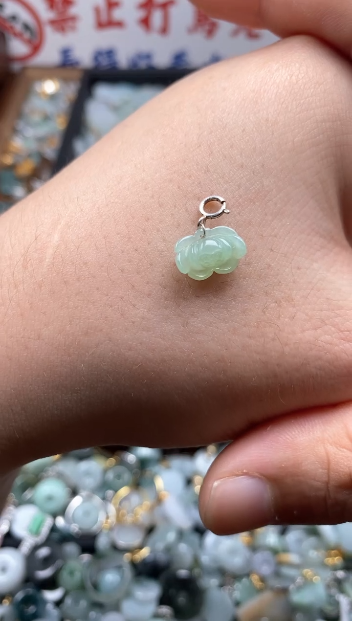 【闪购商品】翡翠颈饰未镶嵌哥哥