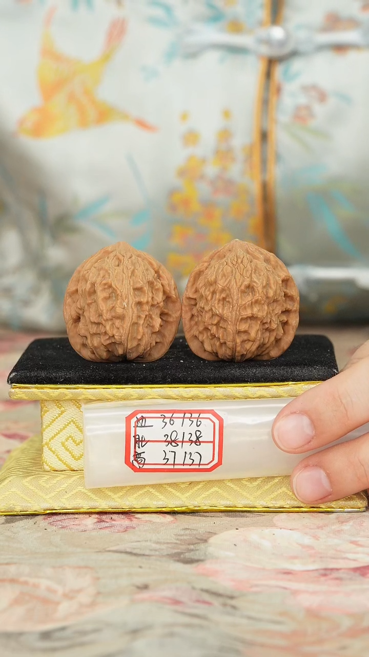 【闪购商品】文玩核桃把件罗家沟