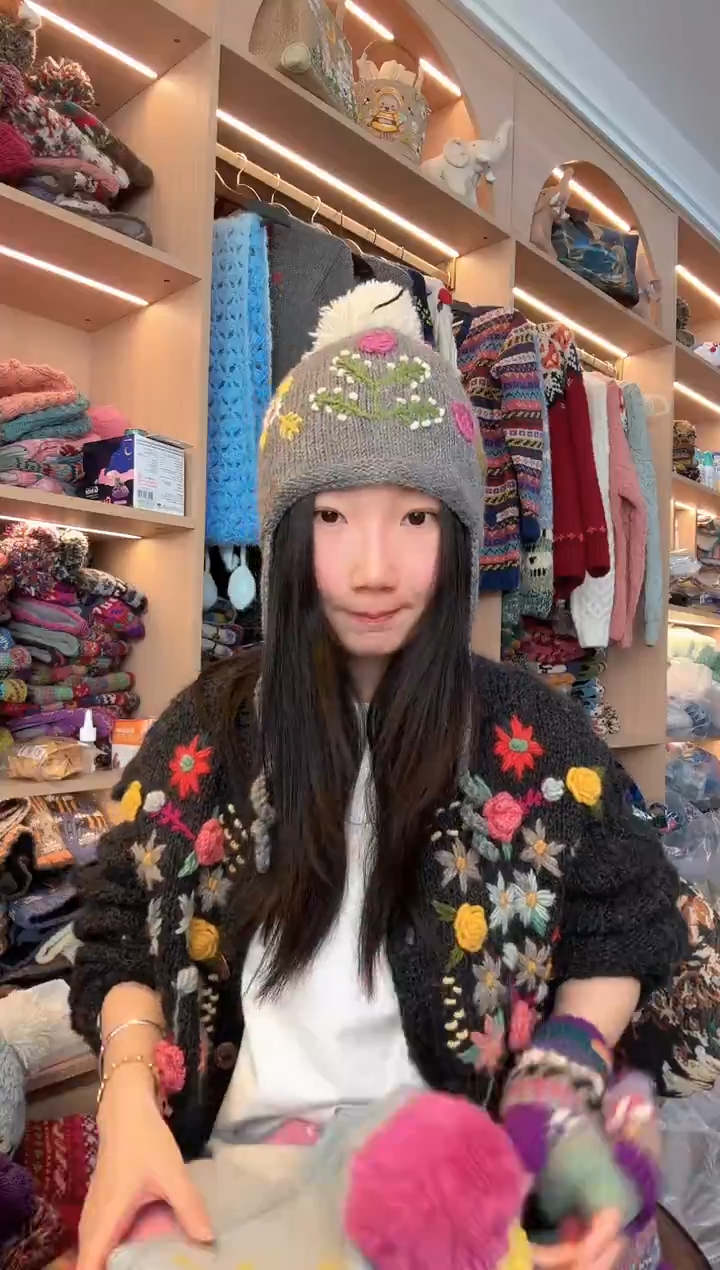 羊毛美利奴灰色刺绣护耳