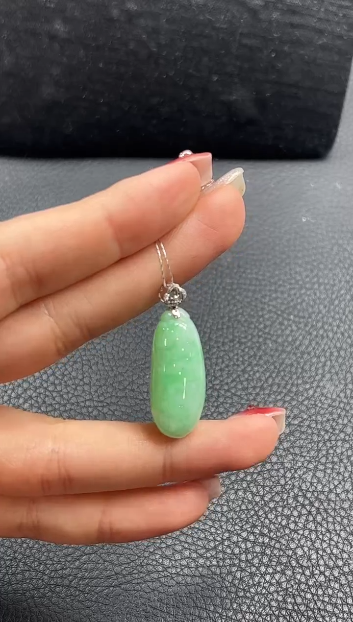 【闪购商品】翡翠颈饰18K金镶嵌福瓜