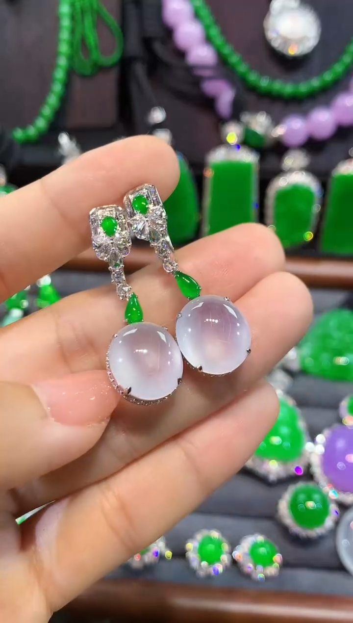 18K金镶嵌翡翠耳饰耳包