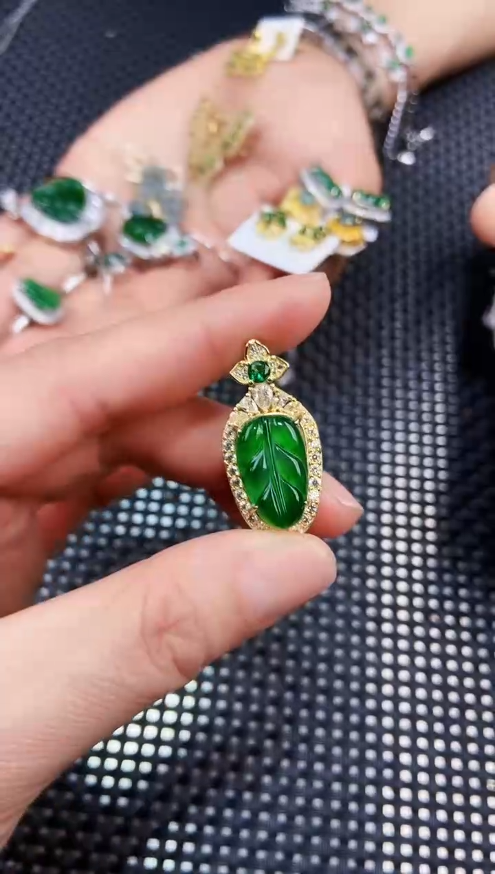 【闪购商品】翡翠吊坠(不含链)未镶嵌1111111111