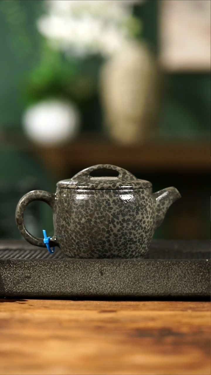 中式归玉堂冰碛岩重工雕刻豹纹汉瓦壶