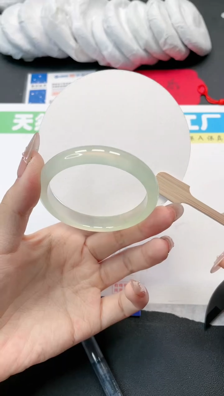 【闪购商品】石英质玉手镯未镶嵌200-54