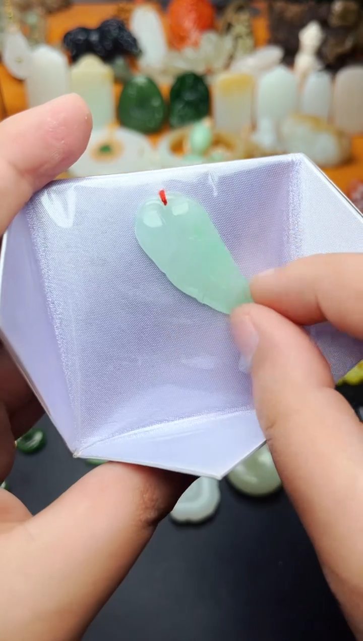 【闪购商品】翡翠颈饰未镶嵌叶子01