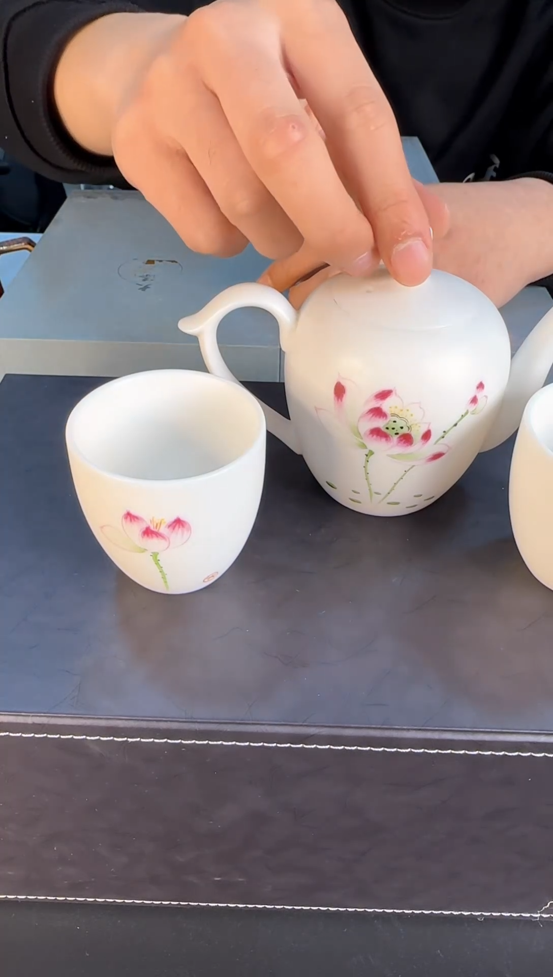 【闪购商品】羊脂玉手绘荷花壶