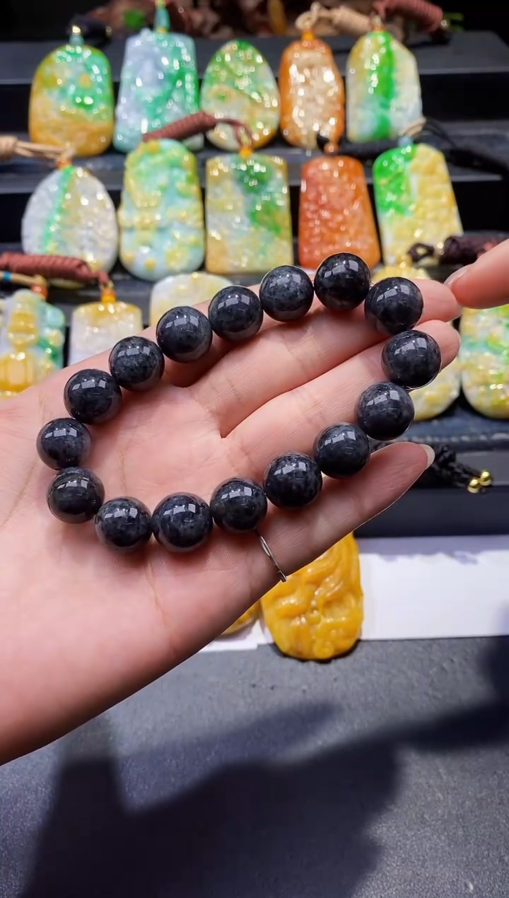 翡翠未镶嵌颈饰A货翡翠