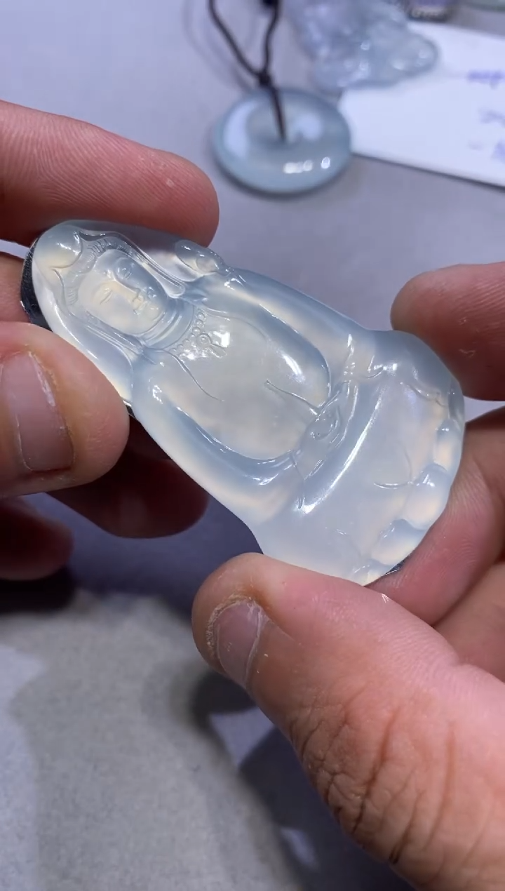 颈饰未镶嵌翡翠观音8500  59.0  36.0  5.3