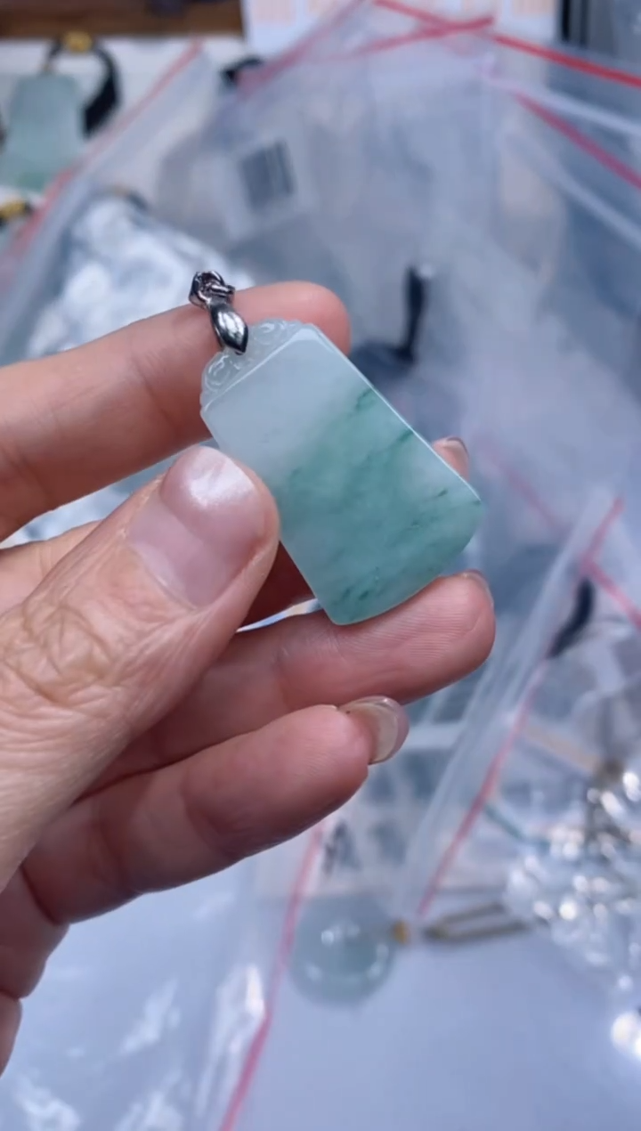 颈饰未镶嵌翡翠吊坠