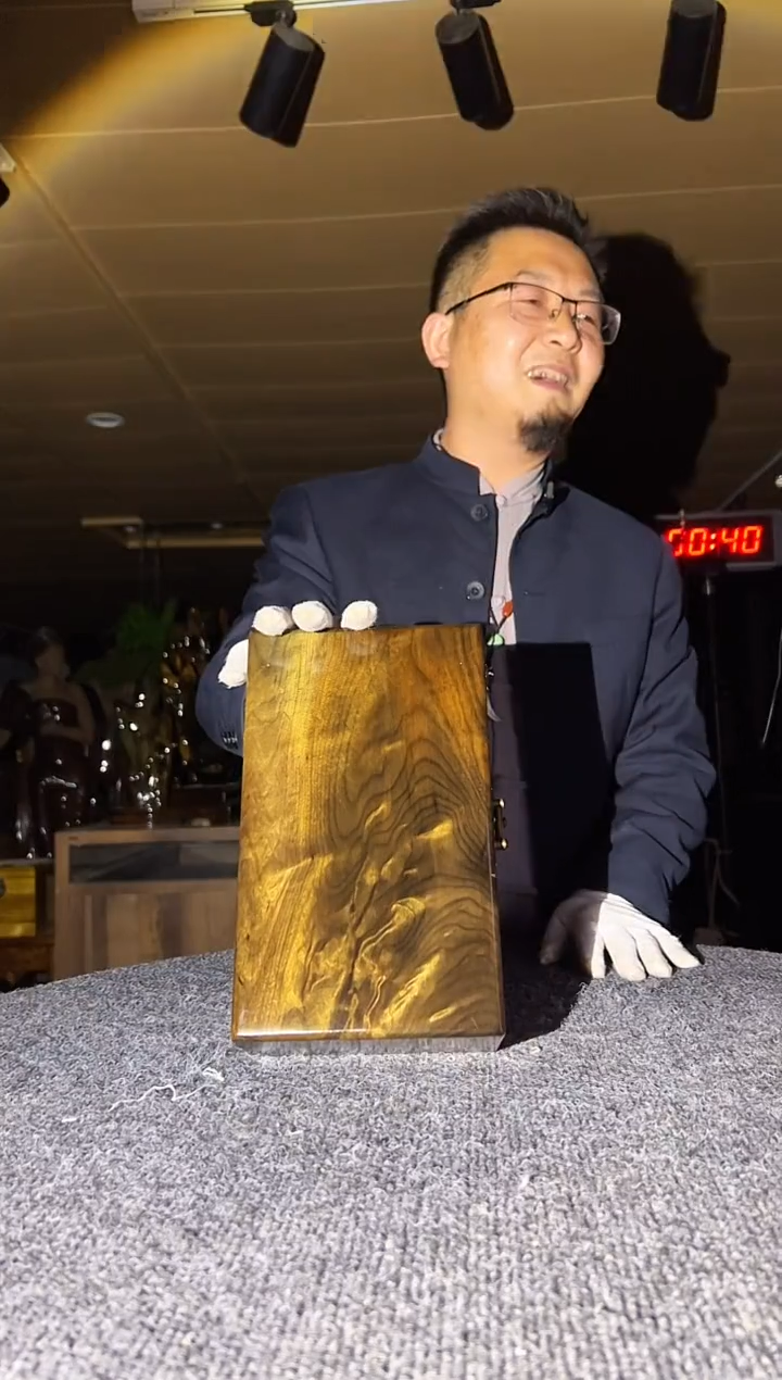 金丝楠木雕款阳**蛰金丝楠木箱子