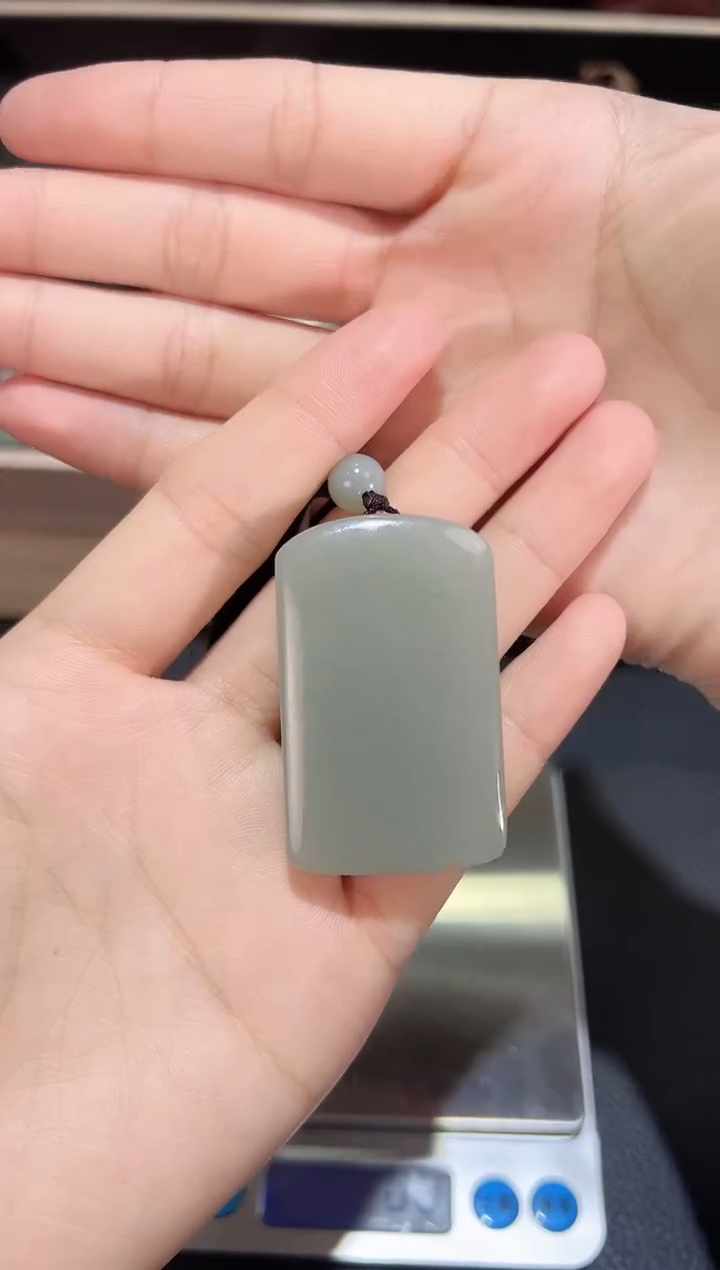 【闪购商品】和田玉吊坠(赠链)未镶嵌且末料青白玉无事牌0030S