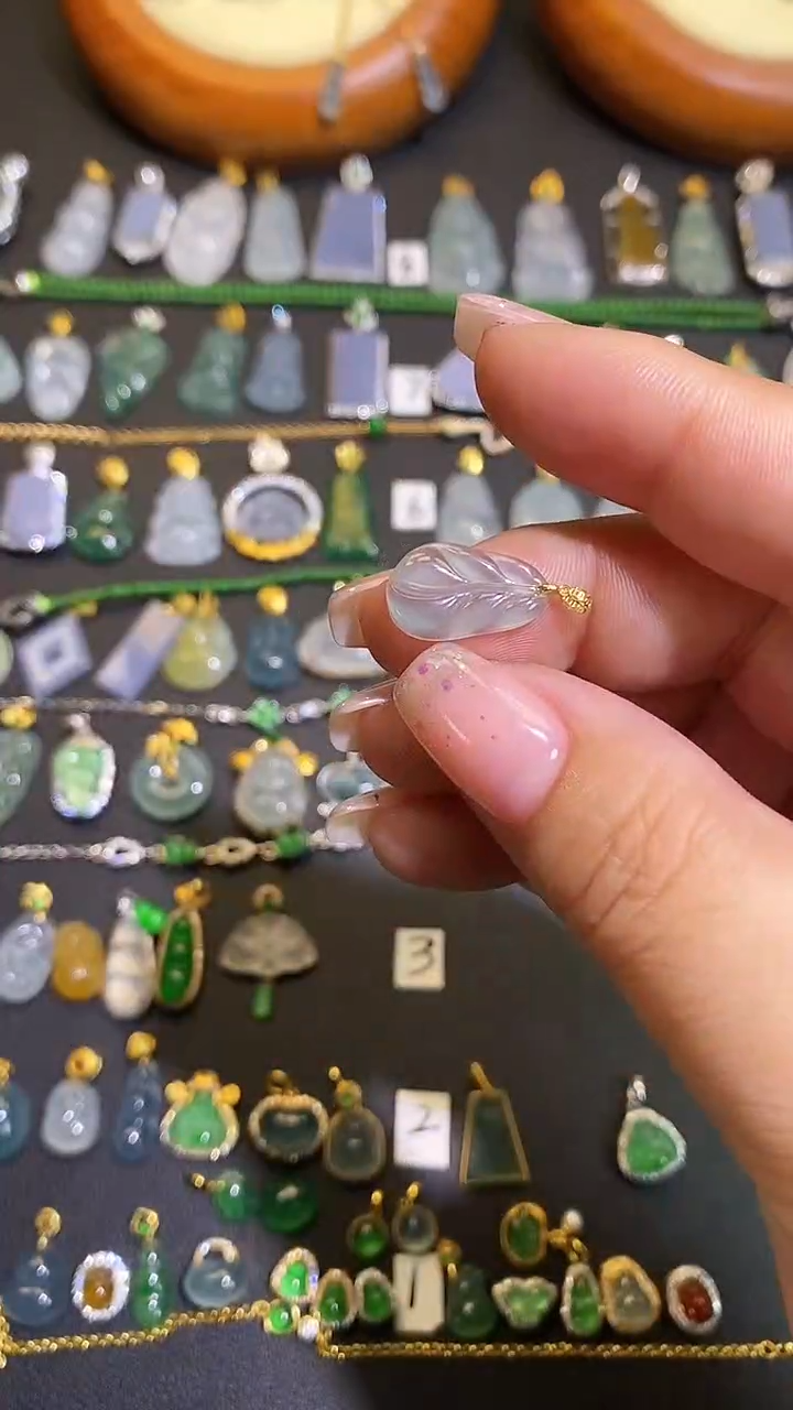 【闪购商品】翡翠吊坠(不含链)18K金镶嵌1