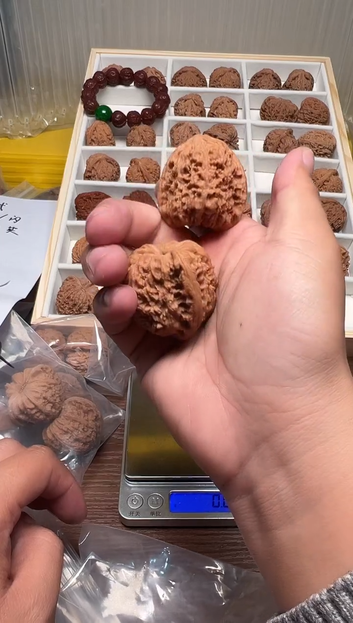 把件文玩核桃栗*?40南疆石