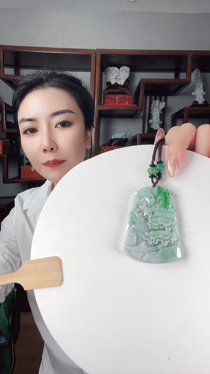 【闪购商品】翡翠颈饰未镶嵌山水