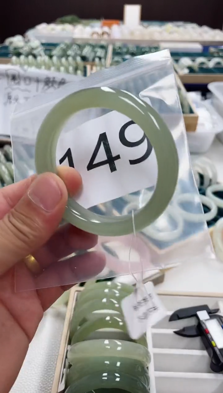 和田玉手镯未镶嵌和田玉手镯 55.8圈 149号