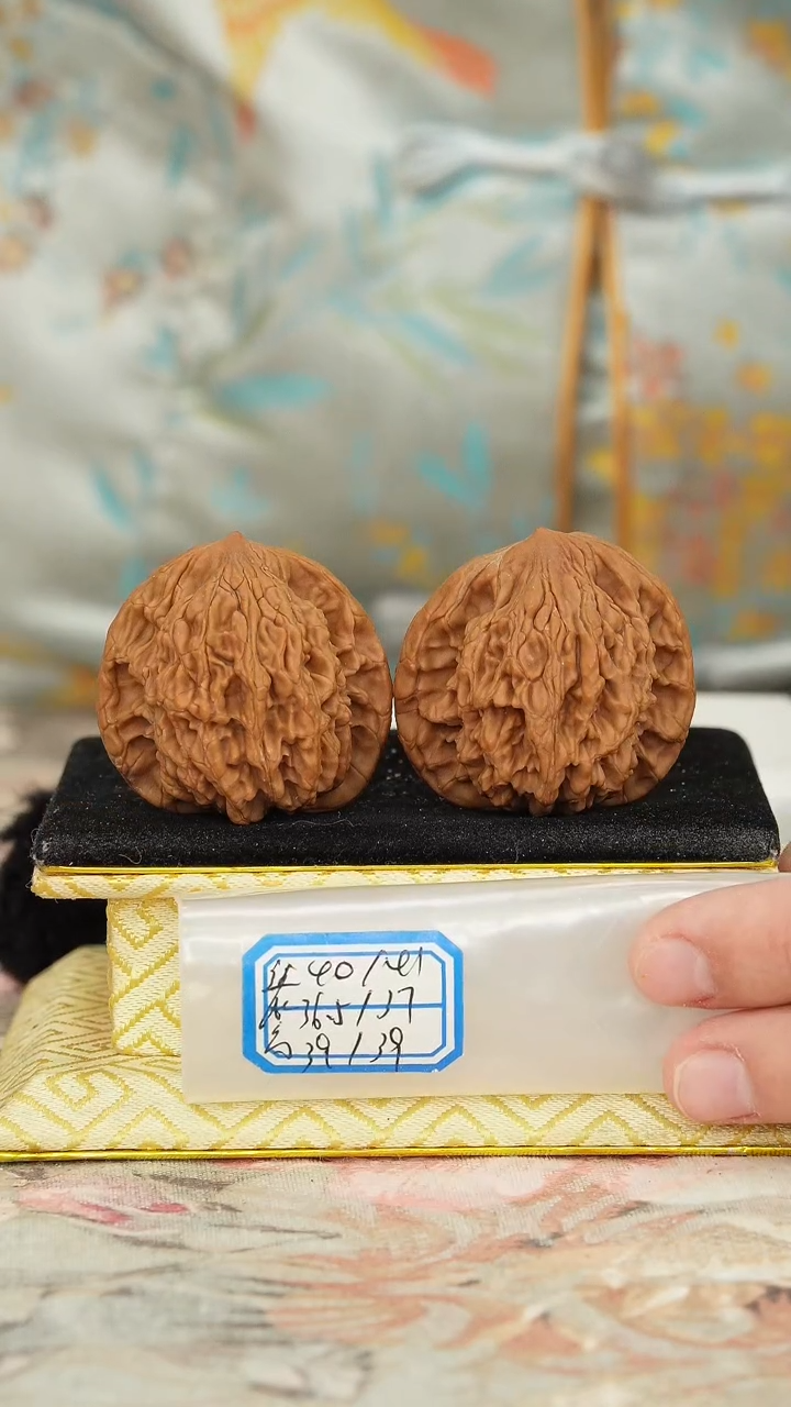 【闪购商品】文玩核桃把件麦穗虎头