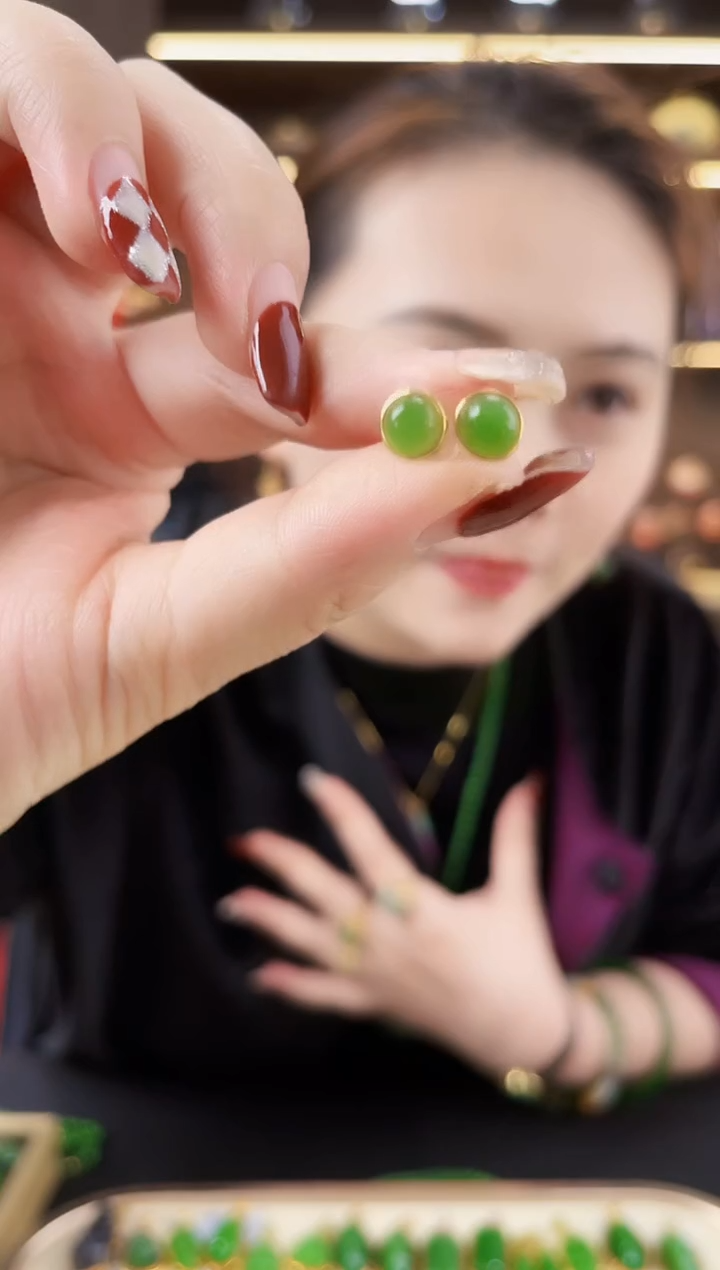 【闪购商品】和田玉·银S925镶嵌蛋面耳钉