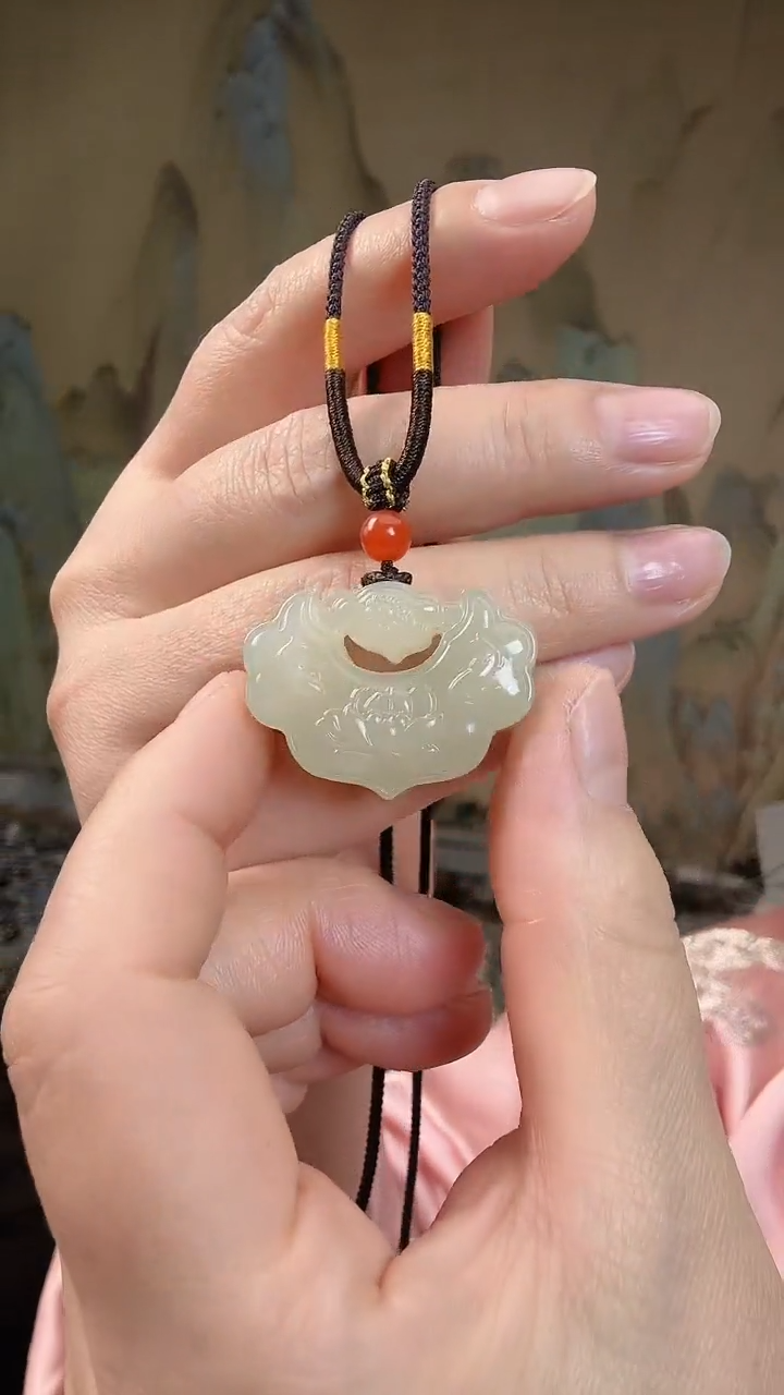 颈饰未镶嵌和田玉.